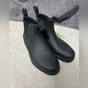 Everlane women’s black rain boots